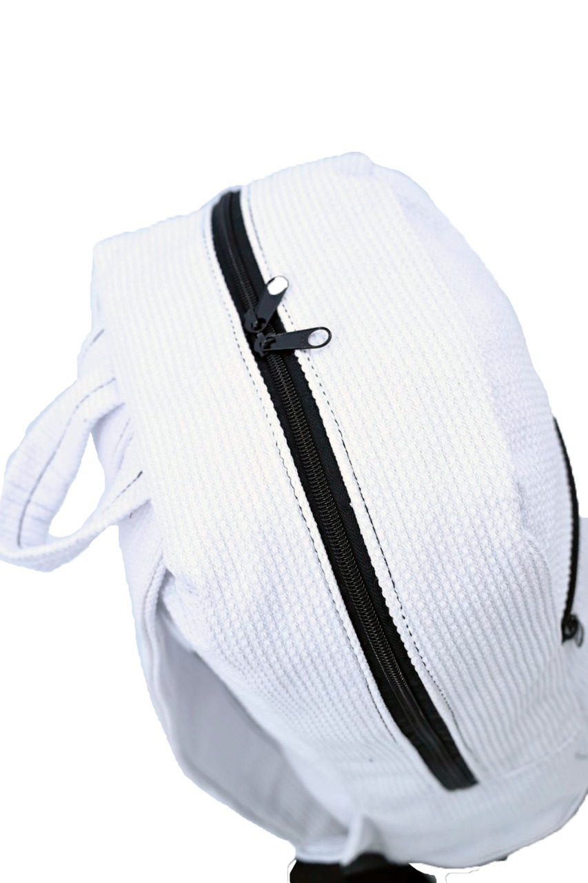 Mochila In The Guard, Branca