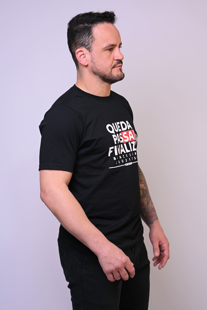 Camiseta Masculina Queda Passa e Finaliza