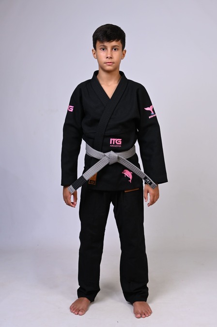 Kimono Infantil In The Guard BOTO ROSA. Padrão CBJJ - Preto