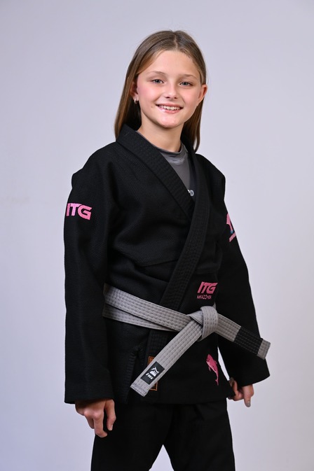 Kimono Infantil In The Guard BOTO ROSA Feminino. Padrão CBJJ - Preto