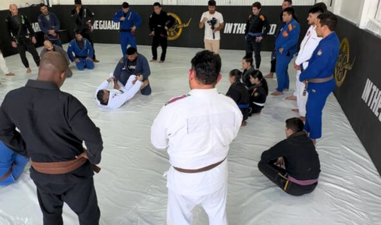 A importância da limpeza do tatame após o treino de Jiu-Jitsu