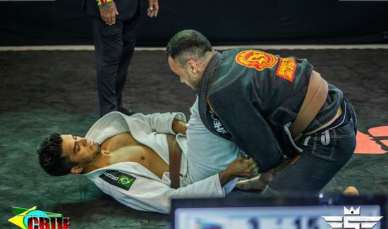 Aprenda a escolher o melhor tecido de kimono jiu-jítsu pra você